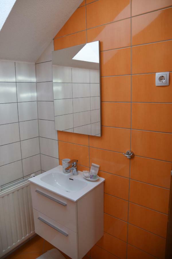 Apartman Ливно Екстериор снимка